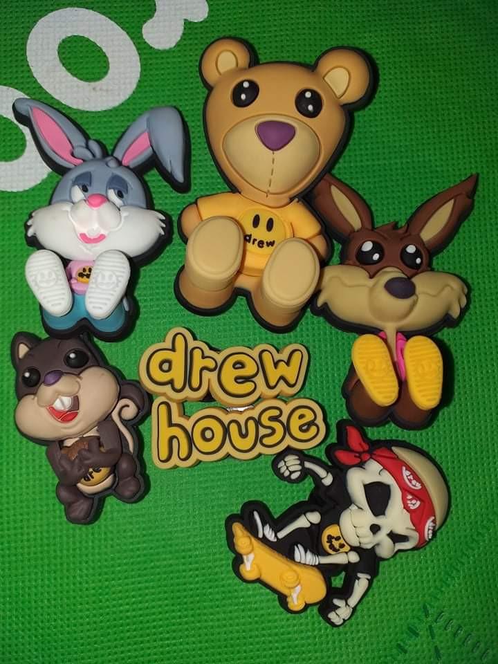 Jibbitz drew set v2, Men's Fashion, Footwear, Shoe inserts