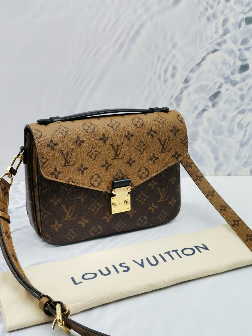 LOUIS VUITTON POCHETTE METIS BAG