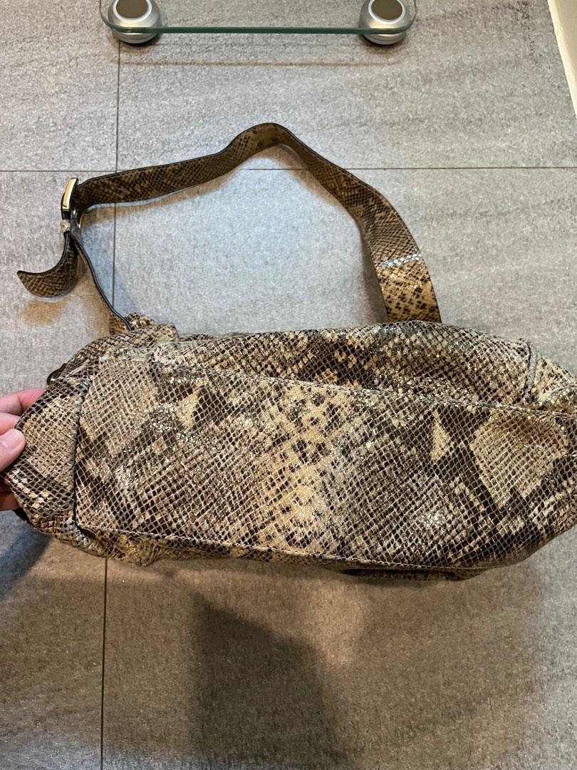 Michael Kors Shoulder bag (Category: Shoulder Bags) located in Taguig. Submitted by jitbug55 (Listing ID 1191155830, Image 3). Description: In real leather. No peeling. Been in storage. With dust bag. .
