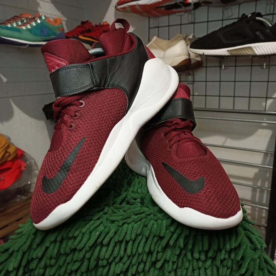 Nike kwazi maroon hot sale