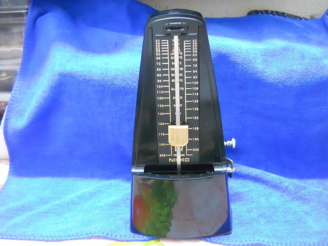 NIKKO METRONOME 226 FULLY FUNCTIONING Made in Japan, Hobbies & Toys