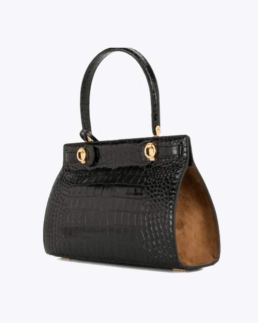 💯ORIGINAL TORY BURCH LEE RADZIWILL SMALL BAG CROC (Category: Luxury Bags & Wallets) located in Quezon City. Submitted by ashongsstore (Listing ID 1191242359, Image 2). Description: ✴️T0RY BURCH COLLECTION✴️ 🇵🇭ONHAND🇵🇭 LEE RADZIWILL PETITE BAG VIA AIR CARGO #27 Editors’ favorite: Our Lee Radziwill Petite Bag is impeccably crafted in croc-embossed Italian leather. Detailed with signature lock-and-key hardware, the frame bag comes with an optio