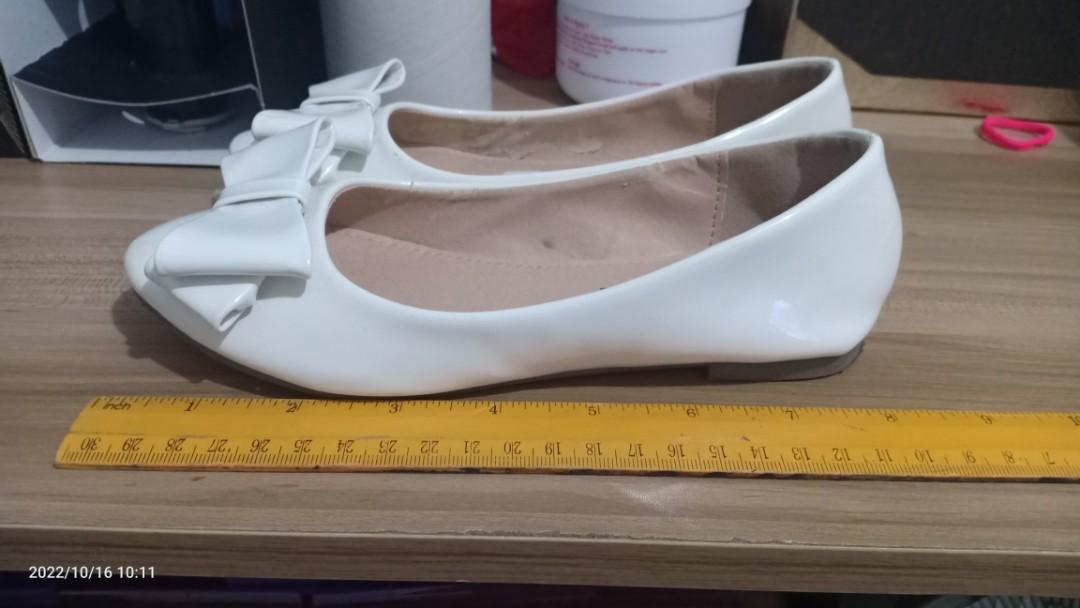 White ballet shoes sales payless