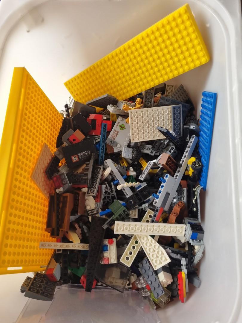 How much clearance do legos weigh
