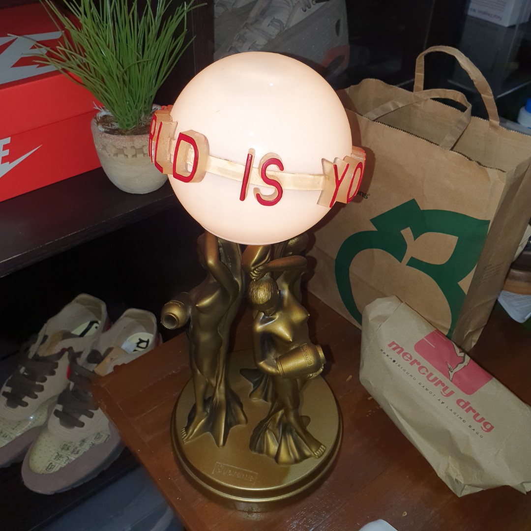 Supreme Scarface Lamp - Memorabilia & Collectibles