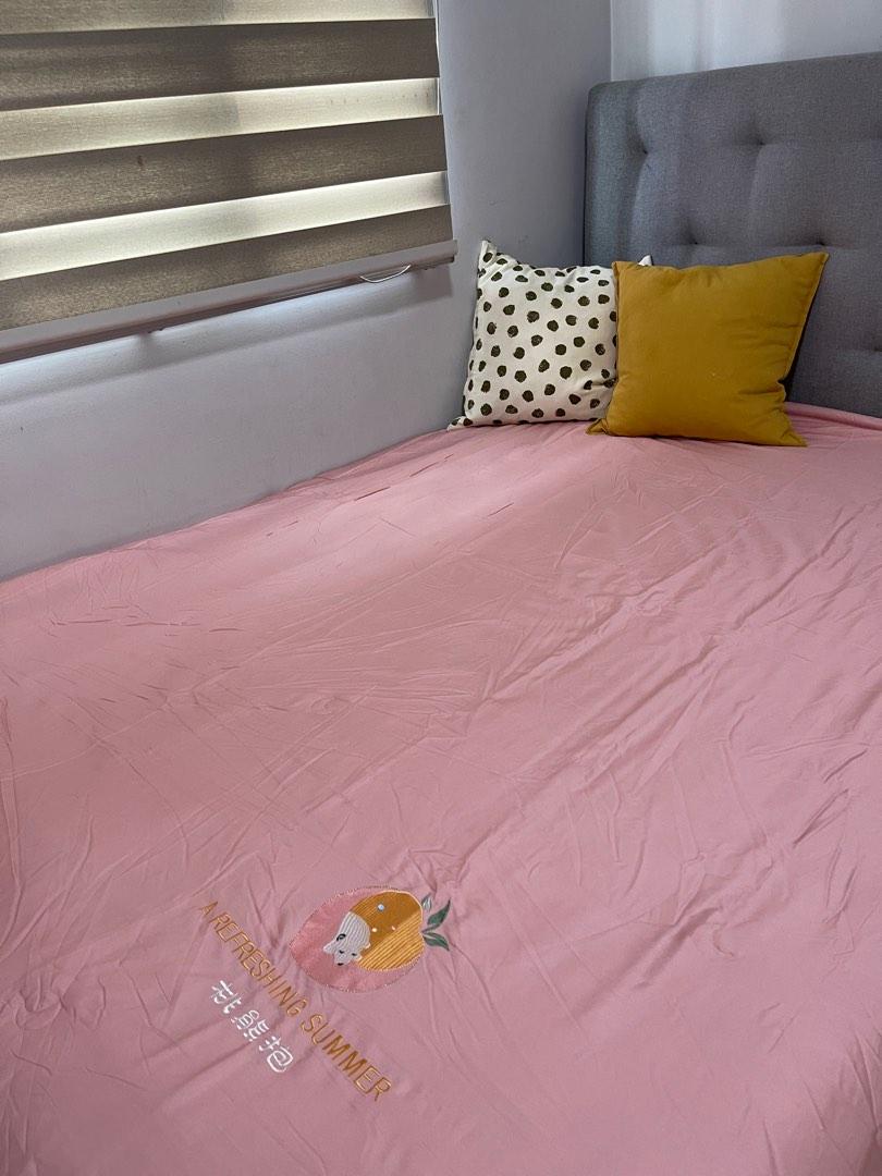 King size Tencel blanket (Category: Bedding & Towels) located in Singapore. Submitted by mindy_li (Listing ID 1191212124, Image 2). Description: Super soft and cooling Very comfortable Normal price sell above $80 in shopping center Tencel & Modal summer blanket .