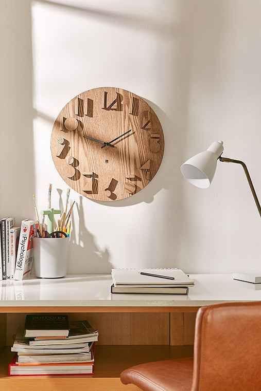 美國Umbra木製掛牆鐘Umbra Ribbonwood Clock 原價Usd $65, 傢俬＆家居, 家居裝飾, 時鐘- Carousell