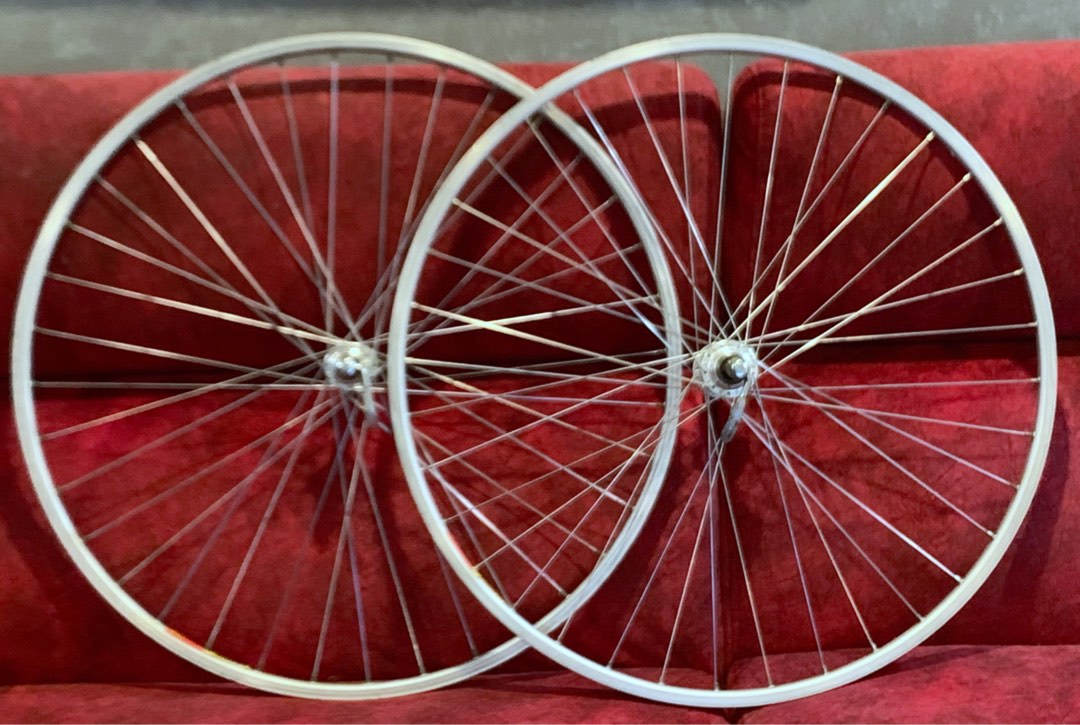 Vintage Road Bike Wheelset (Shimano 600 hubs/ Mavic Rims), Sports