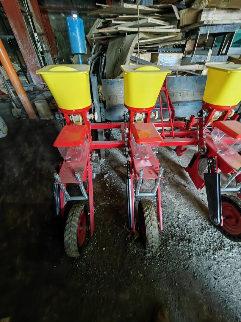 4 Rows Corn Planter, Commercial & Industrial, Industrial Equipment on