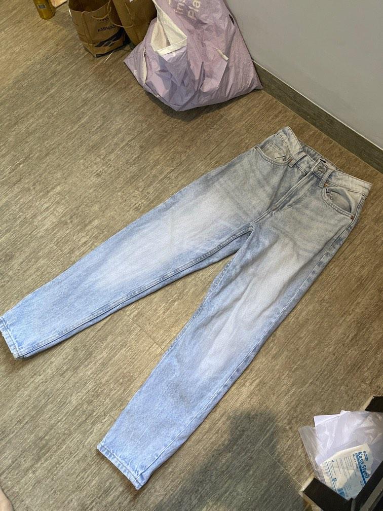 bershka highwaisted mom jeans light blue baggy hw boyfriend denim - Main Image