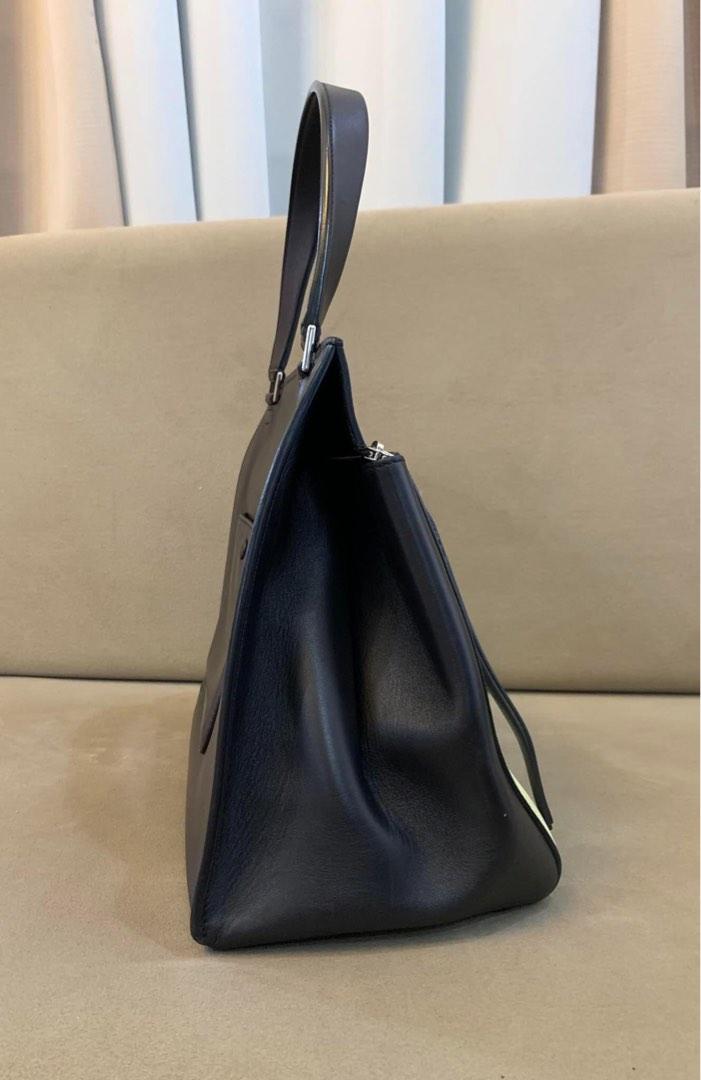 Celine Edge (Category: Luxury Bags & Wallets) located in Paranaque City. Submitted by katlouieleandicho (Listing ID 1191291529, Image 3). Description: 💯Authentic #celine Edge Made in Italy Rank A Price : P23K.