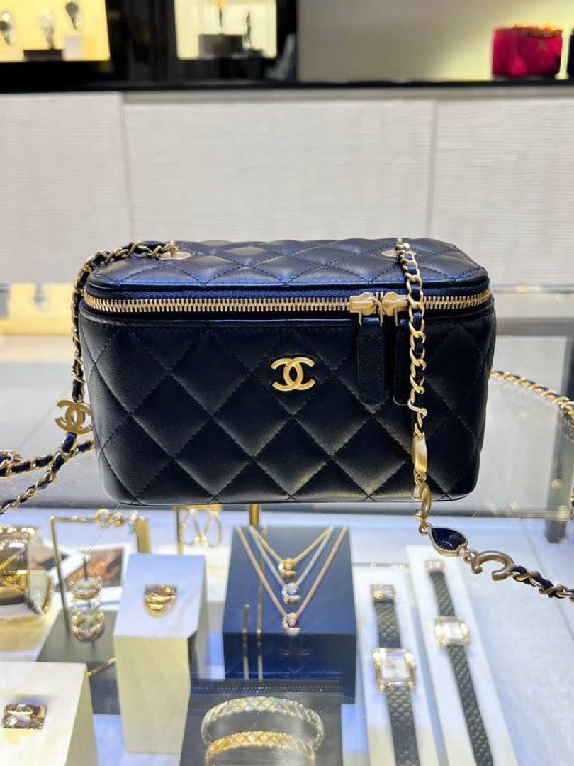BNIB-Full set] Chanel 22k Black Vanity Coco Chain lambskin Case in GHW,  Women's Fashion, Bags & Wallets, Shoulder Bags on Carousell