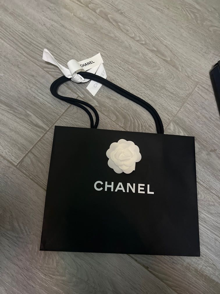 Chanel 紙袋, 名牌, 飾物及配件- Carousell