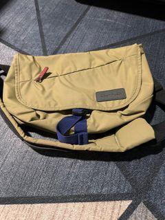 Crumpler sling bag