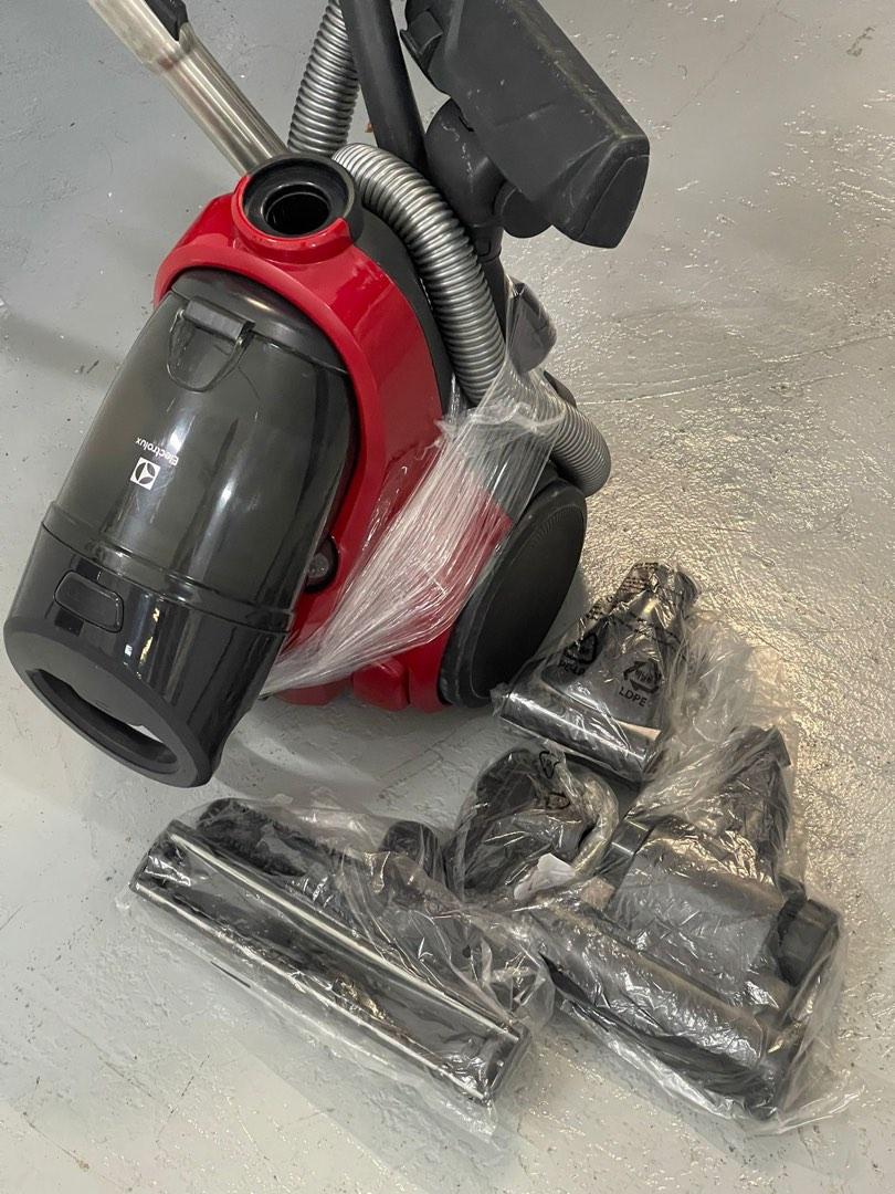 ELECTROLUX EC416CR BAGLESS VACUUM CLEANER (2000W), TV & Home Appliances