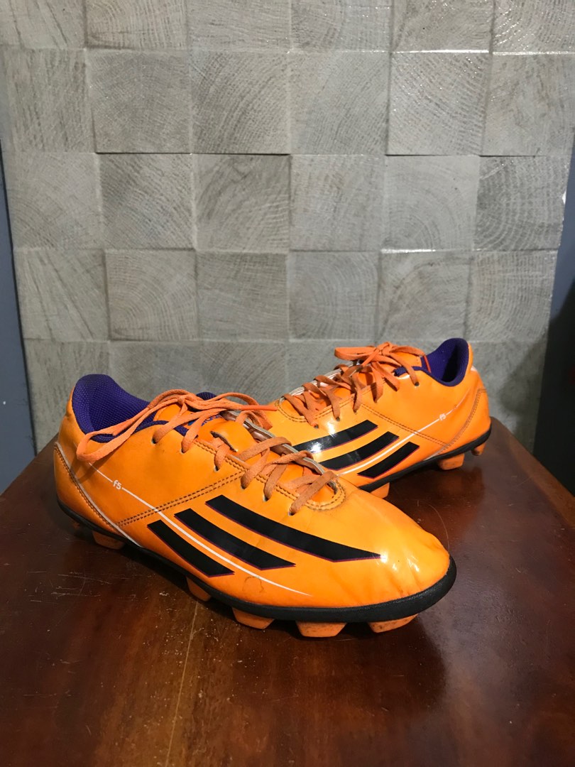 Football Shoes, Men's Fashion, Footwear, Casual Shoes on Carousell