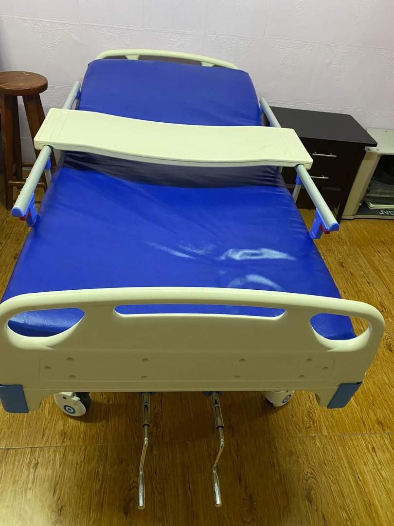 Gently Used Hospital Bed, Health & Nutrition, Medical Supplies & Tools