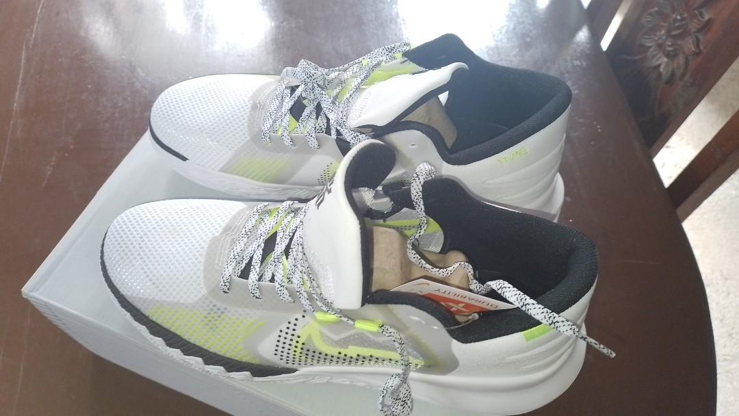 Kyrie flytrap 5 low cut Men s Fashion Footwear Sneakers on Carousell