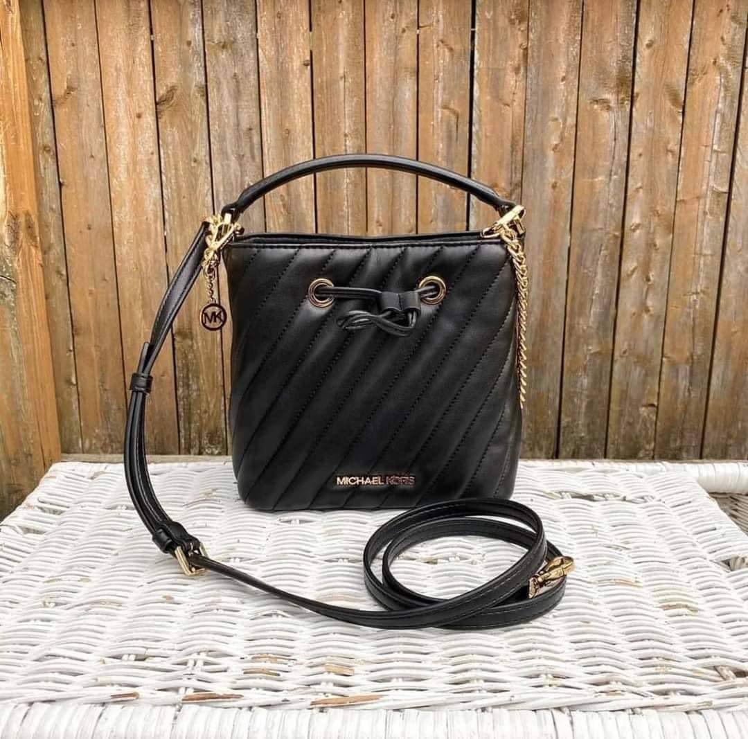 MICHAEL KORS Suri Small Quilted Crossbody (Category: Luxury Bags & Wallets) located in Cavite. Submitted by LuxbyMarifrance (Listing ID 1191450139, Image 2). Description: 🏷️ 3,200 only + SF 🛍️ MICHAEL KORS Suri Small Quilted Crossbody 📏 7”W X 7”H X 4.5”D 📌 with tag, care card, dust bag, paper bag ✨All trademarks, logos and brand names are reserved and property of the original brand owners. #LuxbyMarifrance #authentic💯 #lowestpriceguaranteed 