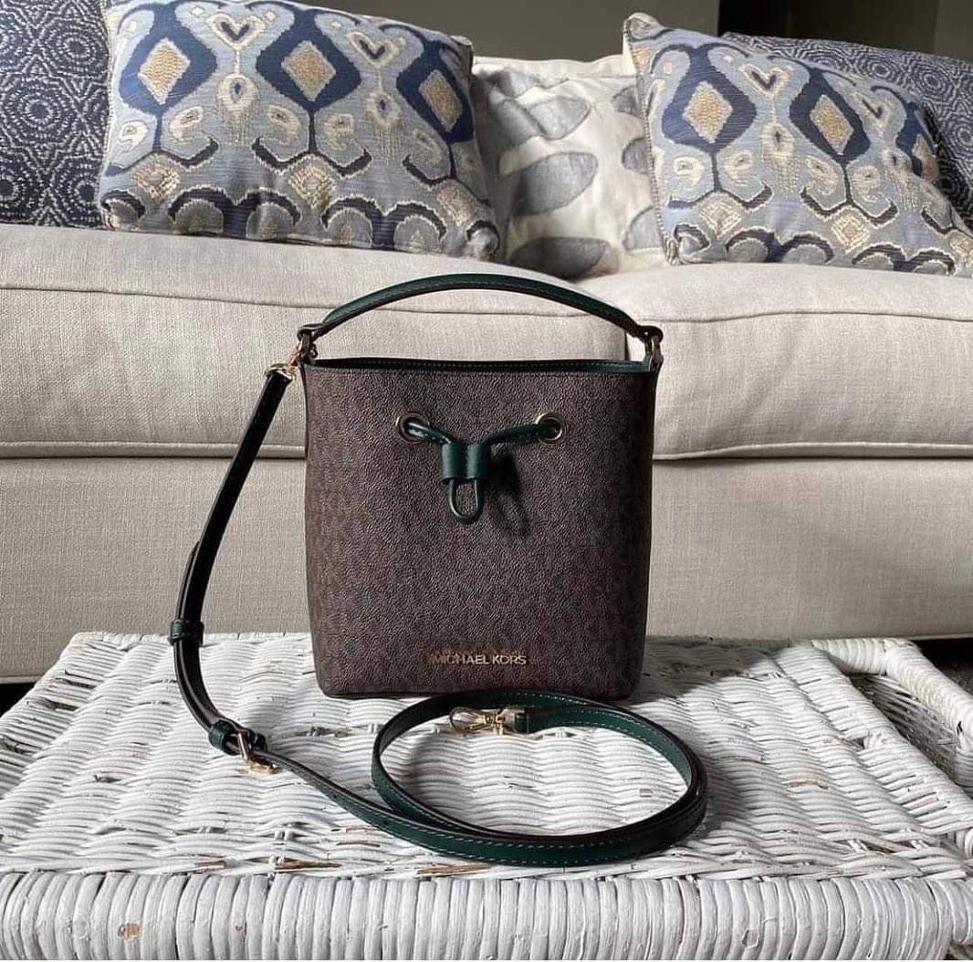MICHAEL KORS Suri Small Quilted Crossbody (Category: Luxury Bags & Wallets) located in Cavite. Submitted by LuxbyMarifrance (Listing ID 1191450139, Image 1). Description: 🏷️ 3,200 only + SF 🛍️ MICHAEL KORS Suri Small Quilted Crossbody 📏 7”W X 7”H X 4.5”D 📌 with tag, care card, dust bag, paper bag ✨All trademarks, logos and brand names are reserved and property of the original brand owners. #LuxbyMarifrance #authentic💯 #lowestpriceguaranteed 