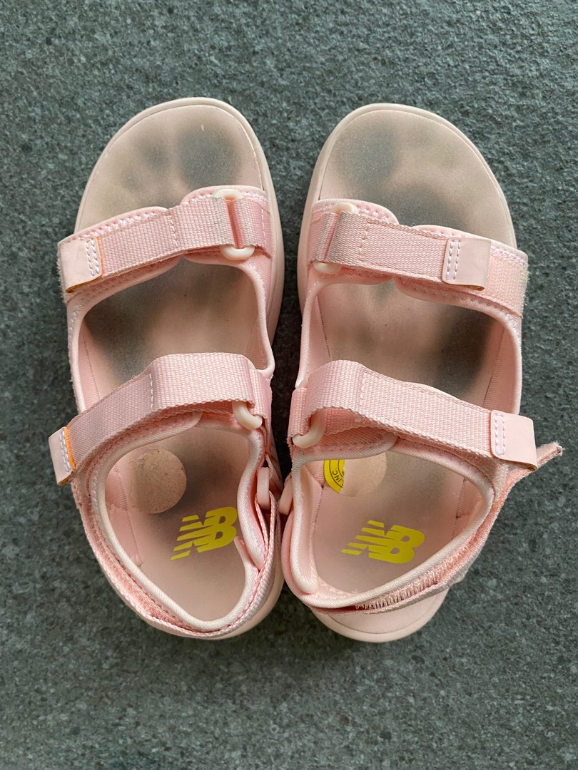 New balance kids flip flops 2025