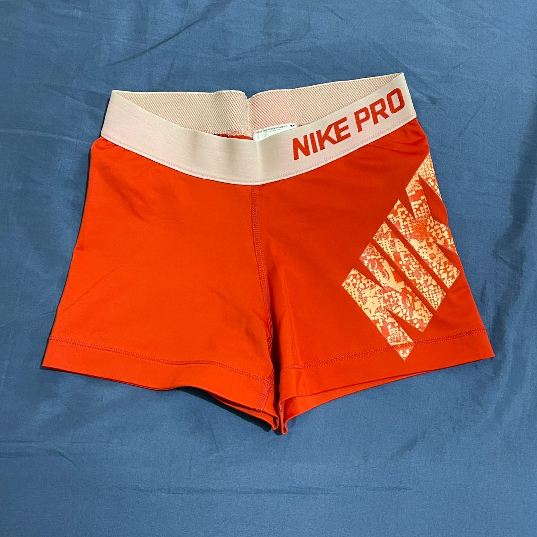 Nike pro short, Women's Fashion, Activewear on Carousell