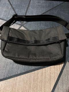 Pacsafe sling bag