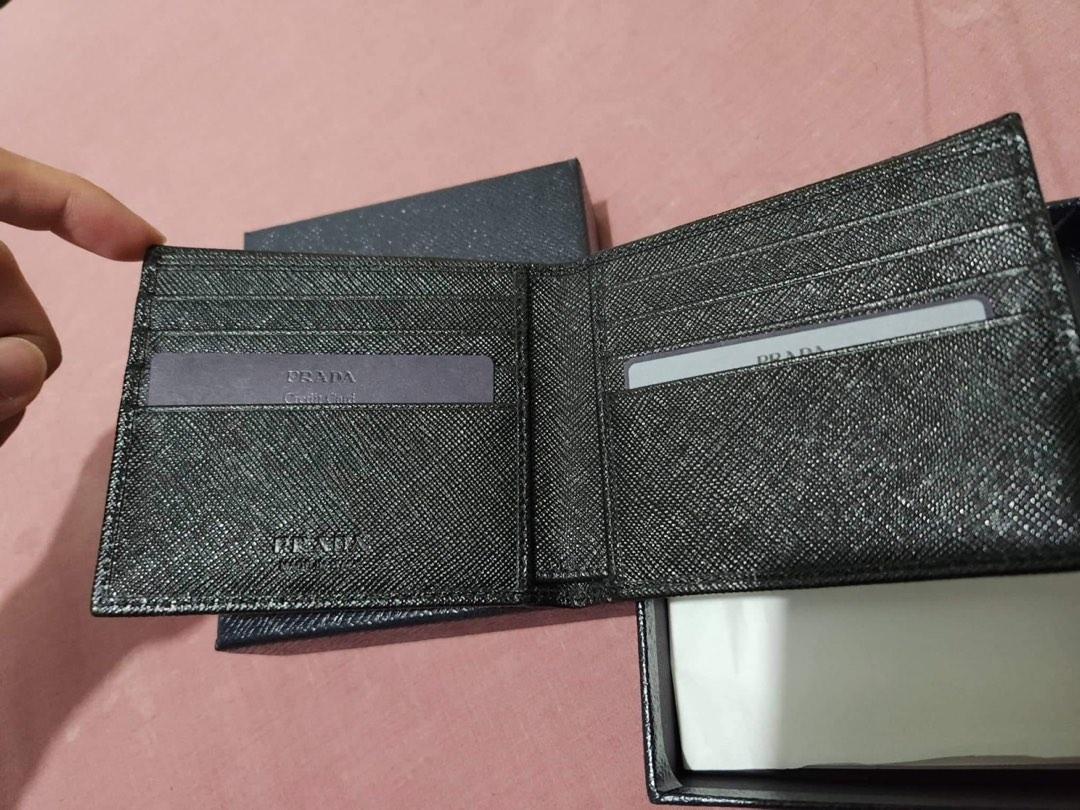 Prada Logo Bi-fold Wallet for Men (Category: Luxury Bags & Wallets) located in Manila. Submitted by jelakwachera (Listing ID 1191445095, Image 2). Description: Bought from London Authentic / Original 💯 Rfs: barely used / decluttering.