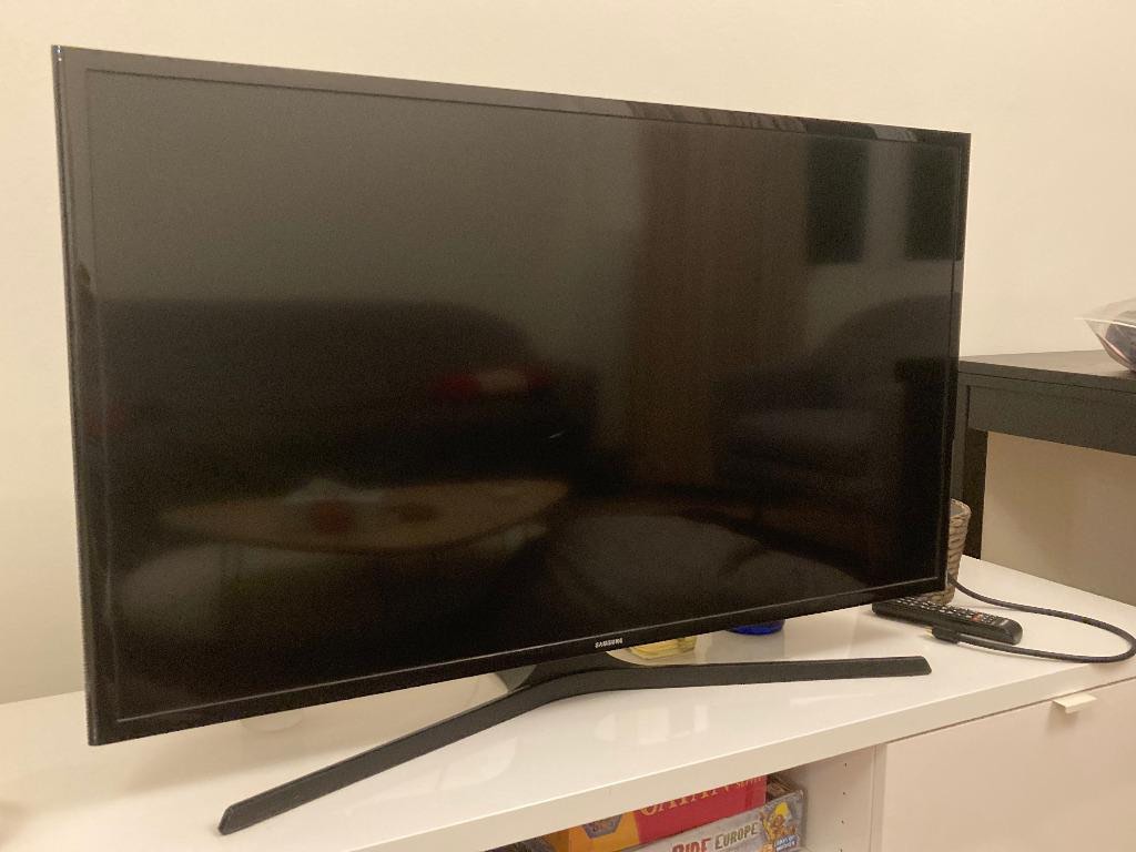 Samsung 40 inch LED TV, TV u0026 Home Appliances, TV u0026 Entertainment, TV on  Carousell