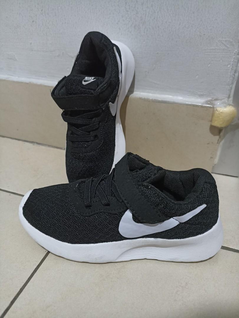 Sepatu anak Nike tanjung original size 29.5 Olah Raga Baju Olahraga di Carousell