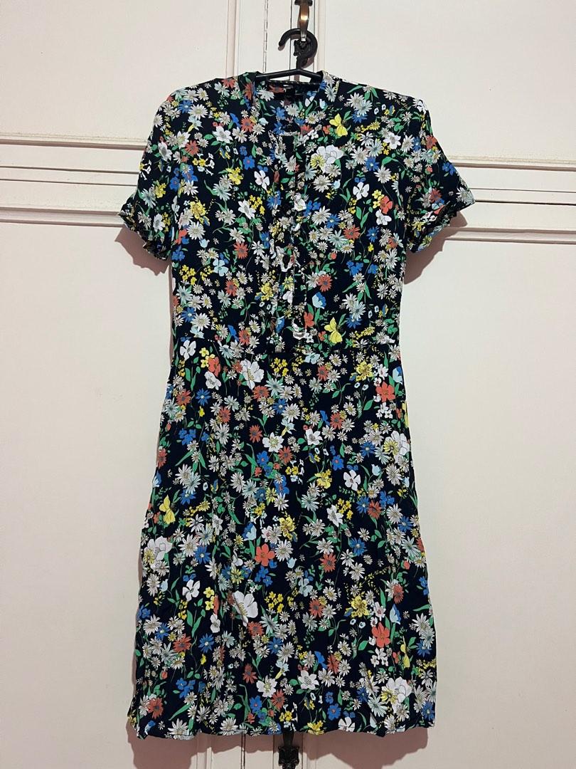 Topsho Floral Dress (Category: Dresses) located in Taguig. Submitted by 5erap (Listing ID 1191378084, Image 1). Description: In very good condition! Very nice in actual!.
