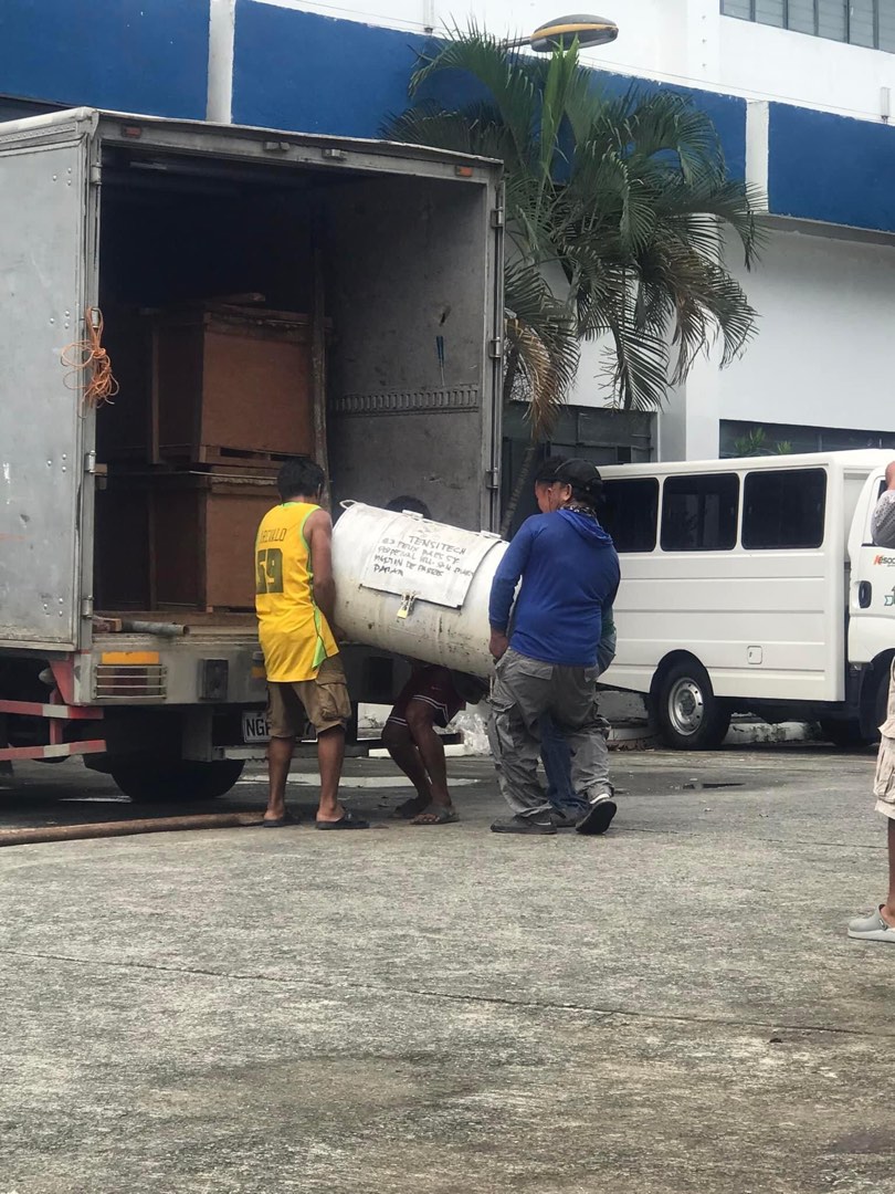 Truck for rent 6wheeler closed van 10wheeler wing van sefloading truck