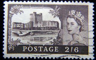 United Kingdom-1955年英國英女皇伊莉莎伯二世像(Queen Elizabeth II)及Carrickfergus城堡2/6先令(Shillings)郵票