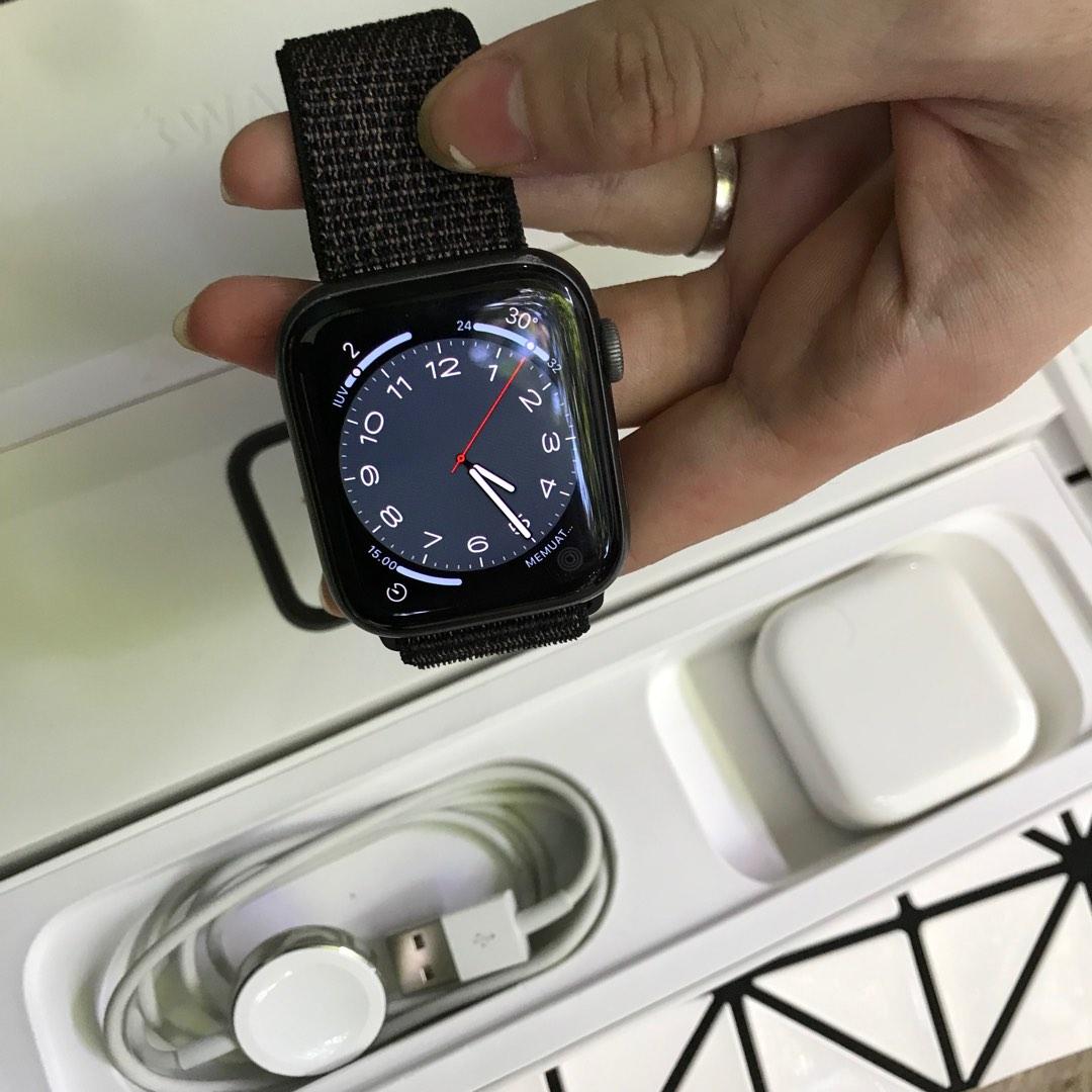100 Original Apple Watch Series 4 44mm Space Grey Aluminum