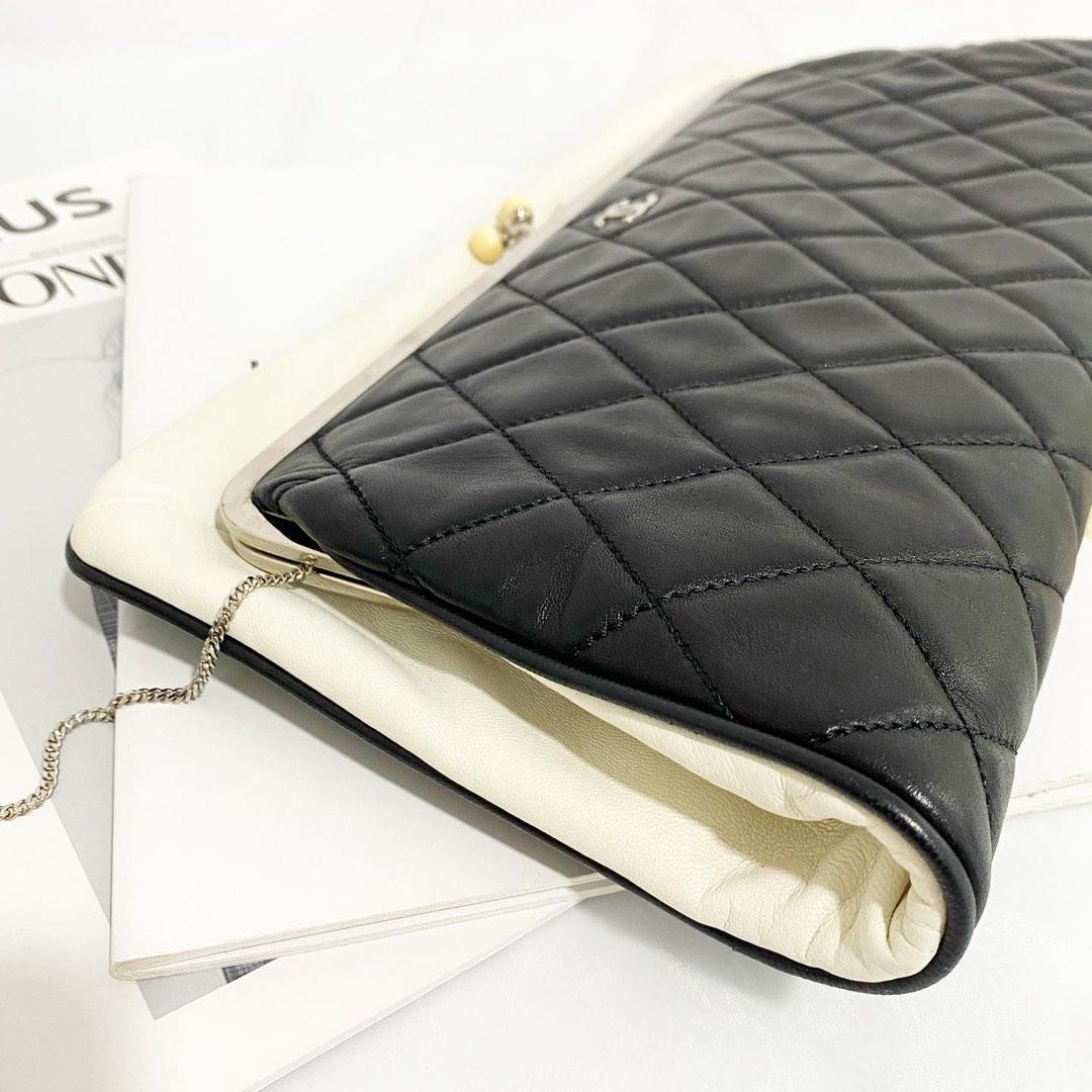 Chanel discount hand clutch