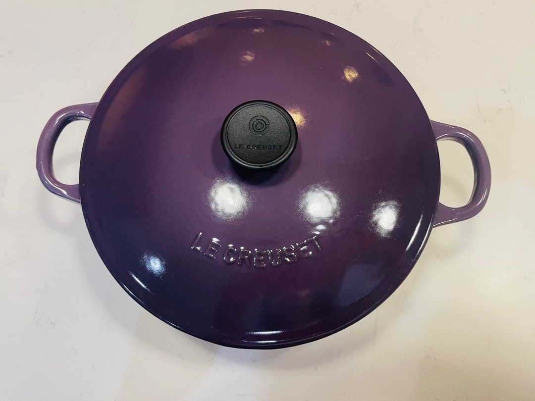 Authentic Le Creuset Round French Classic Dutch Oven 22cm, Furniture & Home Living, Kitchenware