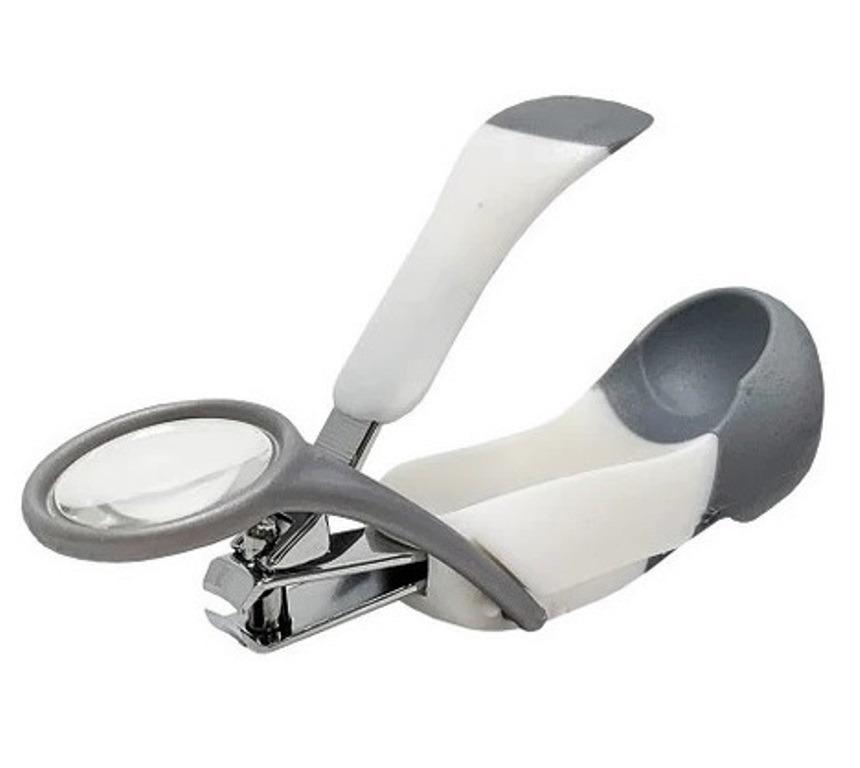 Baby Nail Cutter with Magnifier (Category: Baby Toiletries & Grooming) located in Quezon City. Submitted by mondy_mond (Listing ID 1190334912, Image 1). Description: Reason For Selling (RFS): Overstock This Baby Nail Cutter with Magnifier... *Designed in Singapore *With built-in magnifying lens that offers 4x magnification to allow mom to clip baby's nails precisely *Ergonomic handles allow mom to grip the clipper securely without slipping while 