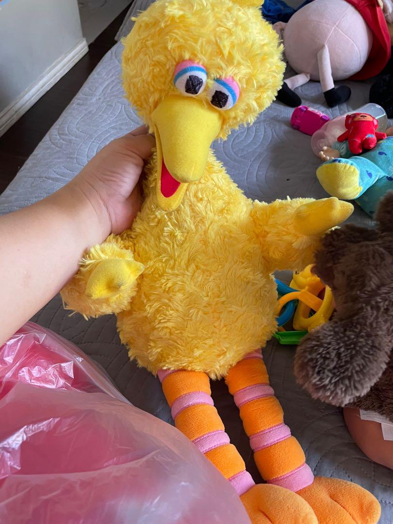 Big Bird Stuff Toy (Category: Plushies & Soft Toys) located in Makati City. Submitted by glamorous_finds (Listing ID 1191502771, Image 3). Description: Big Bird Stuff Toy Sesame Street Bought in the US.