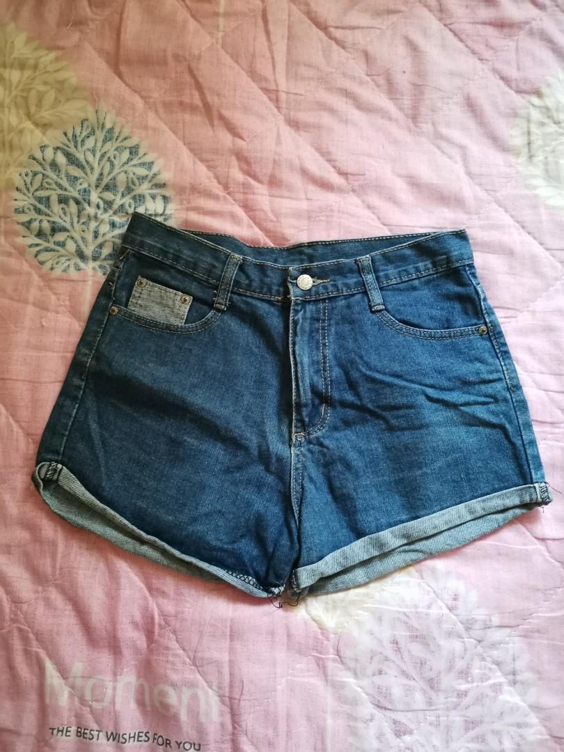 Bundle Maong Shorts (Category: Shorts) located in Angadanan. Submitted by allydeclutters (Listing ID 1191619309, Image 2). Description: GET ALL for ₱100 10/10 overall condition Dimensions: 28 & 44 in Size: M & XL RFS: not my type of shorts Own Review: high quality makapal, used the small maong several times pero goods pa rin Flaw: none NOTE: NO CANCELLATION.