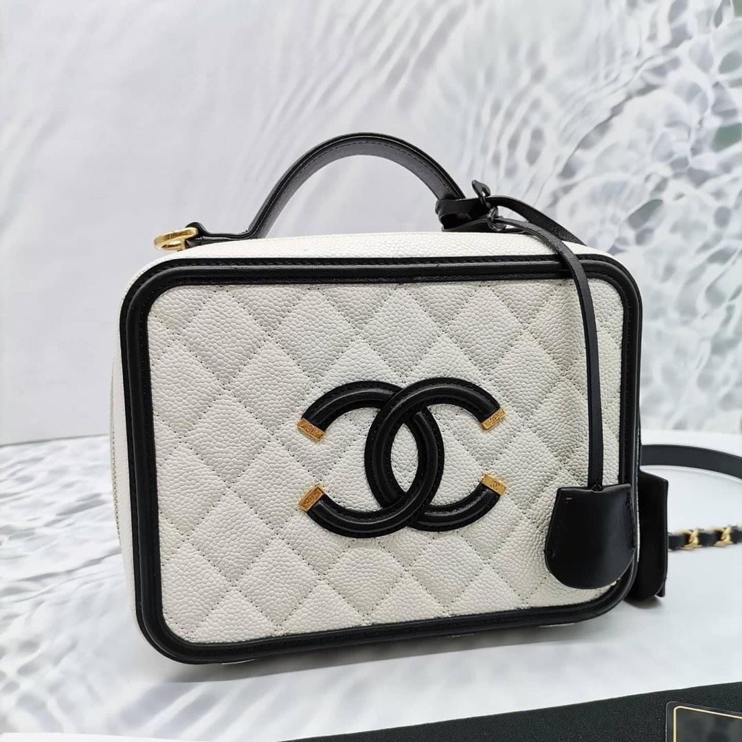 Chanel CC Filigree Vanity Case Handbag Iridescent Green Leather
