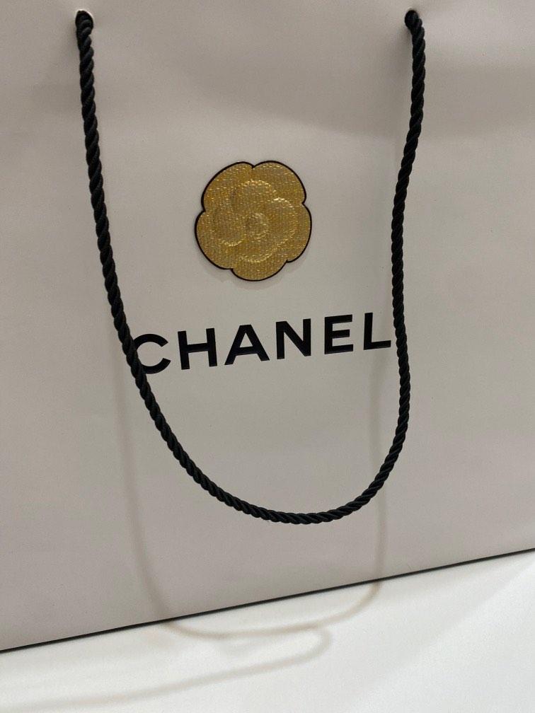 White chanel shop shopping bag