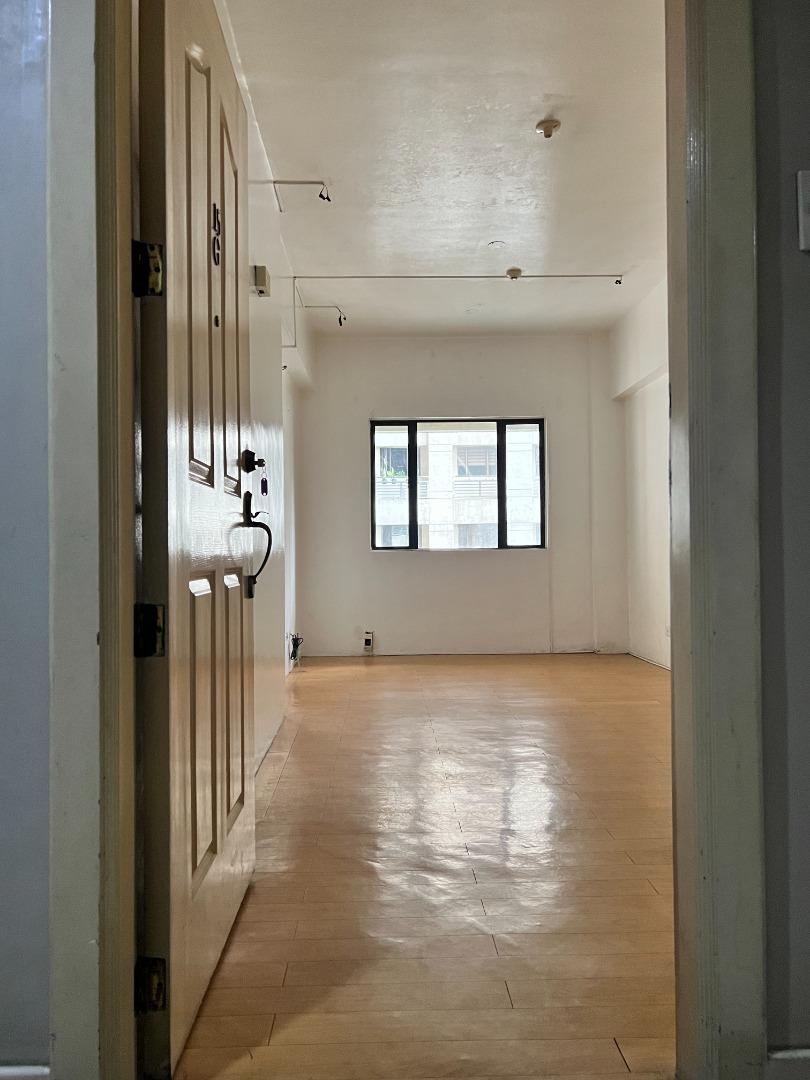 Eastwood Excelsior 1Bedroom Unit (Category: Apartments & Condos) located in Manila. Submitted by botsog (Listing ID 1191620177, Image 1). Description: Pre-Owned 1 Bedroom Unit in Eastwood Excelsior For 3.5Million. 36sqm Unfurnished No Parking Contact: Edna Garcia - Direct Owner, No agent 09175310579 Or +6596435150.
