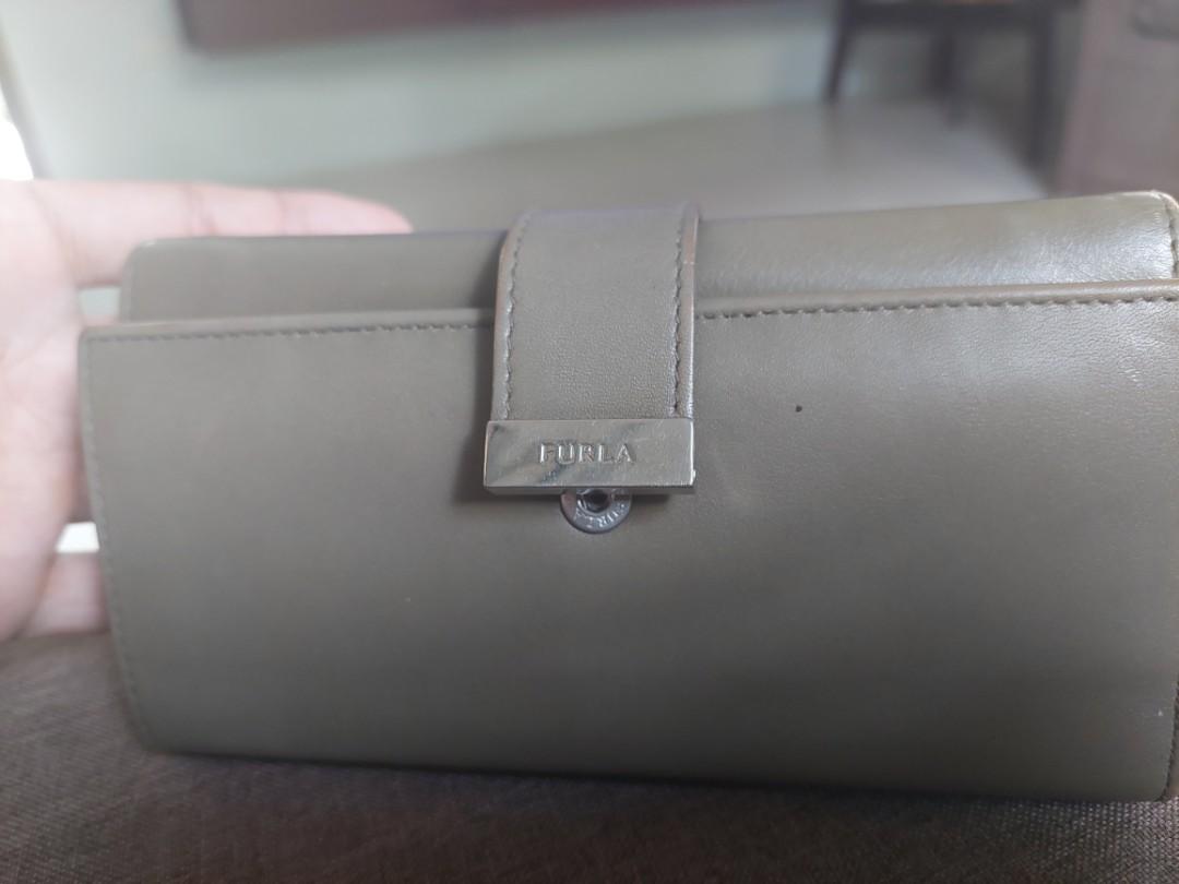 FURLA WALLET authentic (Category: Luxury Bags & Wallets) located in Quezon City. Submitted by luckgal (Listing ID 1191498903, Image 2). Description: hardware all intact just one minor flaw from the button as seen on the picture. sign of usage since daily used..