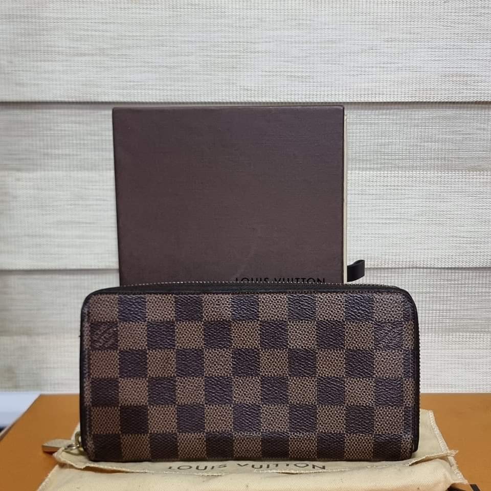 Authentic Louis Vuitton Damier Ebene Compact Zip Bifold Wallet, Luxury,  Bags & Wallets on Carousell