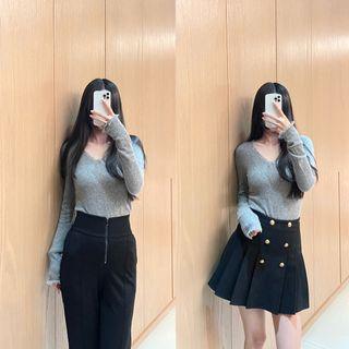 Magaschoni ｜克什米爾 100%cashmere｜紐約精品品牌 原價💰1w｜雲朵般輕盈柔軟｜修身v領針織衫，簡約基本款上衣，萬能內搭薄毛衣｜保暖不臃腫