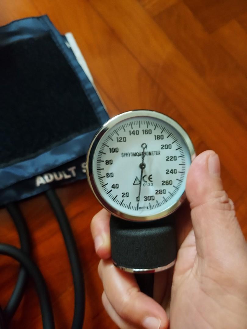 Manual sphygmomanometer set), Health & Nutrition, Health Monitors & Weighing Scales on