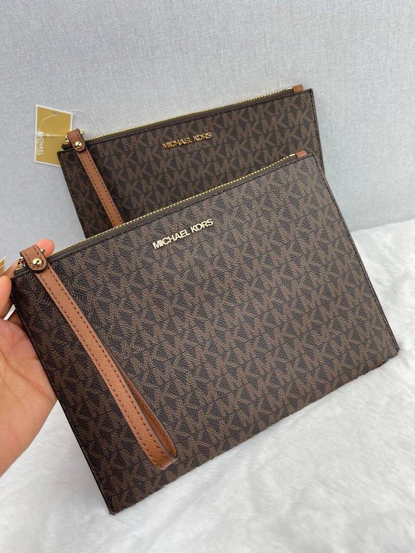 Micheal Kors JST XL Zip Clutch Wristlet in Signature Brown, Luxury, Bags &  Wallets on Carousell