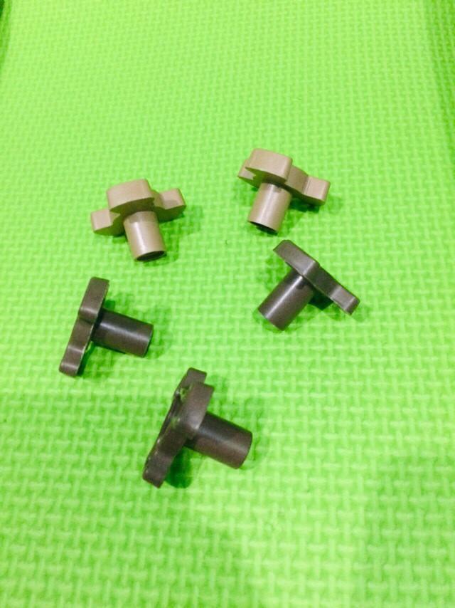 Microwave Oven Turntable Roller Guide Support Coupler (Category: Cookers) located in Makati City. Submitted by nerokuletz07 (Listing ID 1191635932, Image 2). Description: 50 each po RFS: Decluttering, extra stuff.