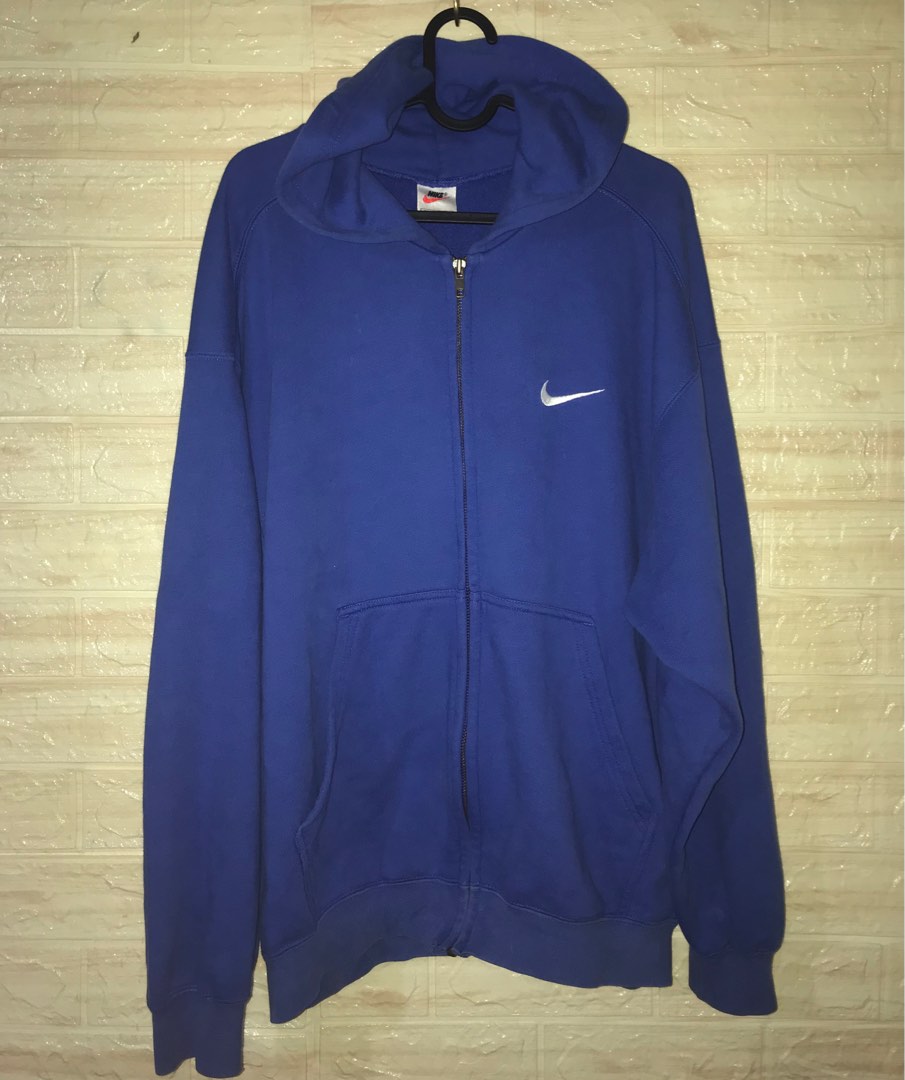 Nike hoodie vintage, Men's Fashion, Tops & Sets, Hoodies on Carousell