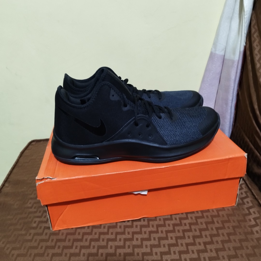 Nike Versitile, Men's Fashion, Footwear, Sneakers on Carousell